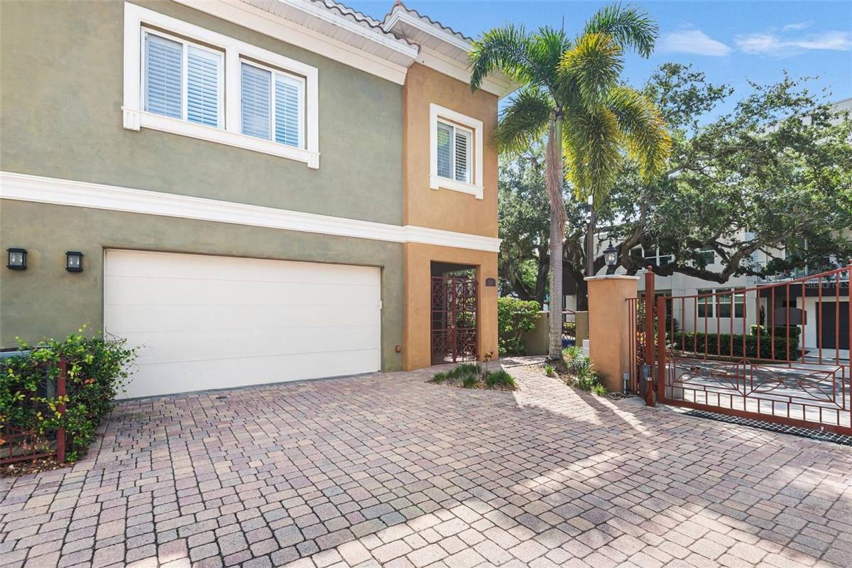 Townhouse for rent at 4907 Bayshore Blvd, Tampa, FL 33611