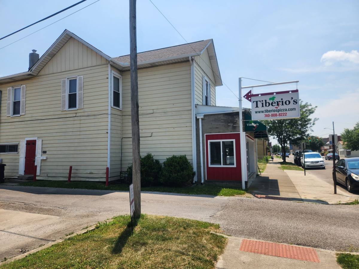 Apartment for rent at 418 N Columbus St, Lancaster, OH 43130