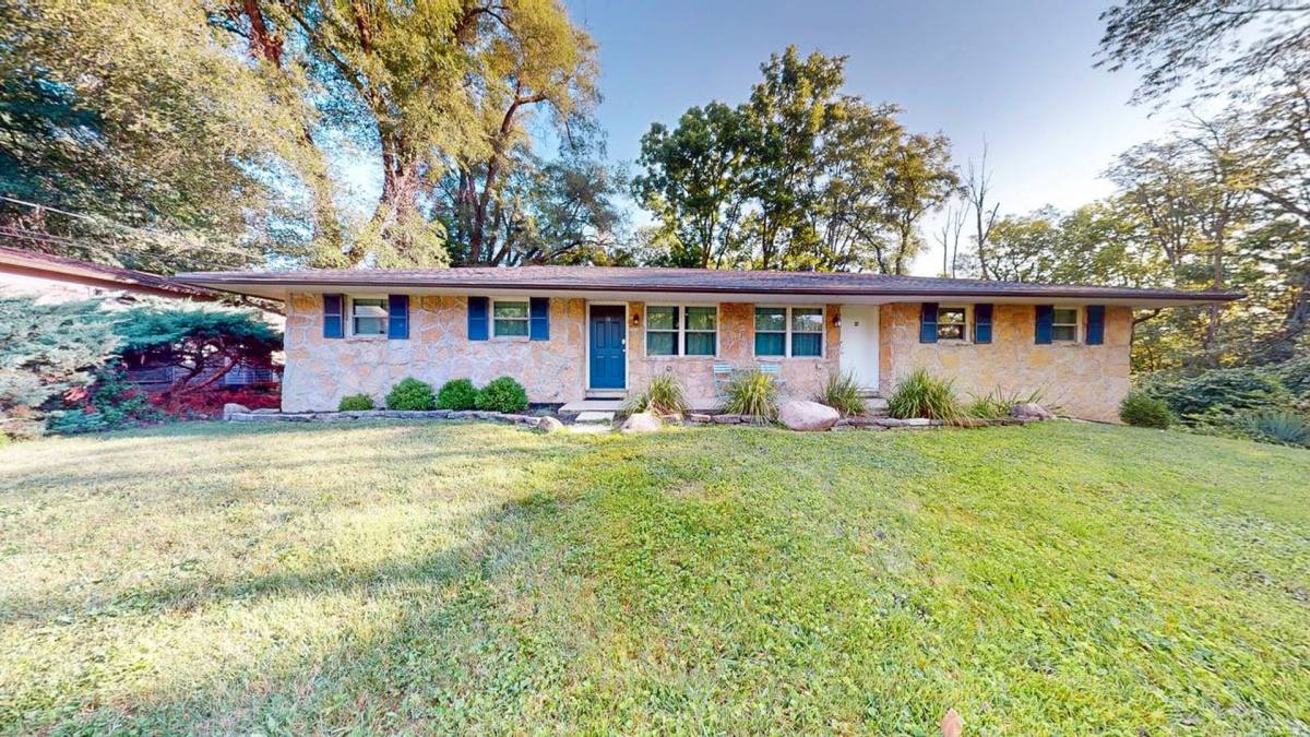 Townhouse for rent at 34 Marion St, Dublin, OH 43017