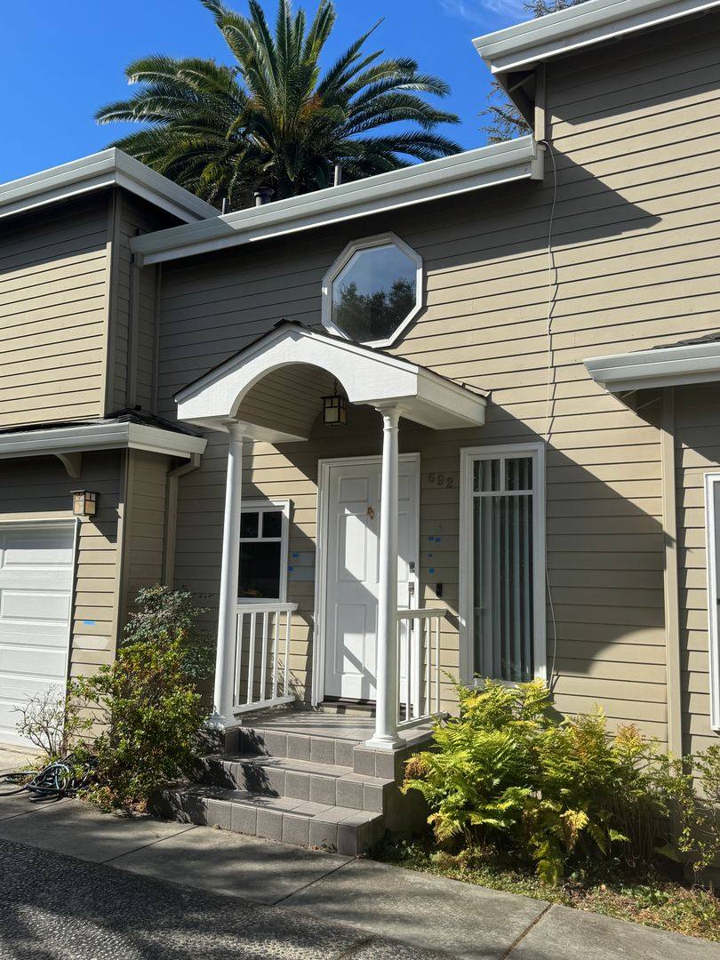 House for rent at 692 Creek Dr, Menlo Park, CA 94025