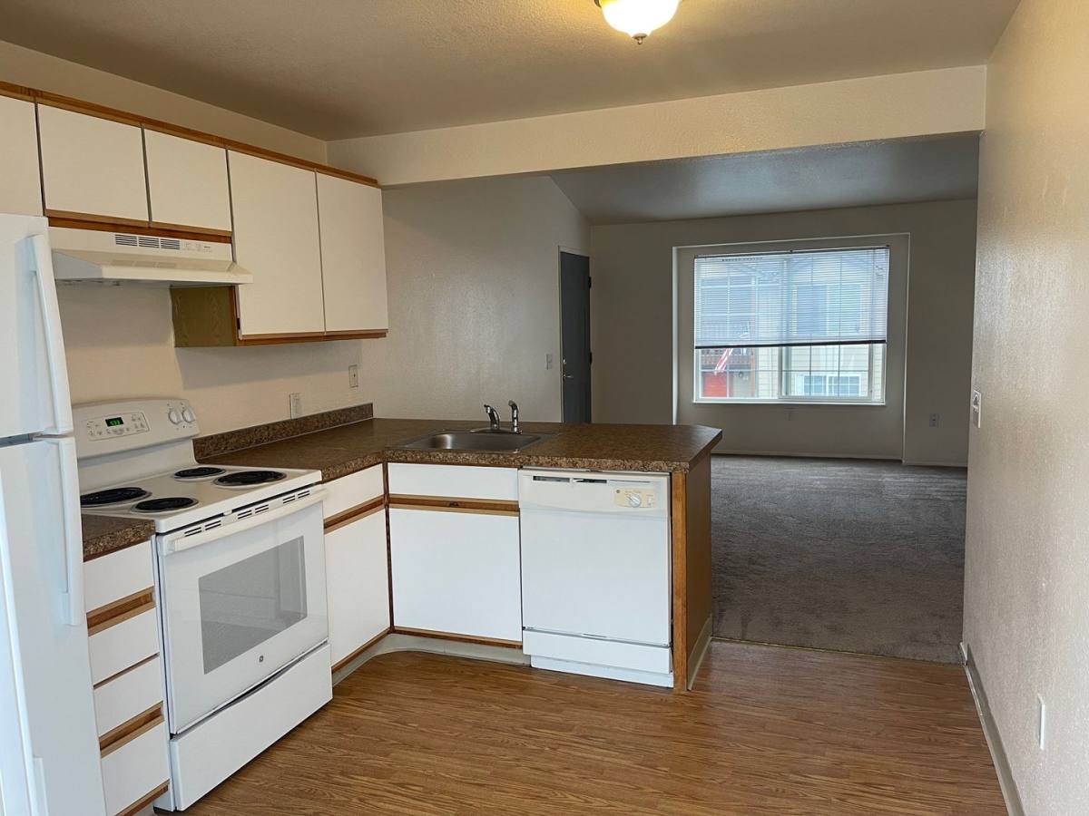 Apartment for rent at 50 NE 1st St, Warrenton, OR 97146
