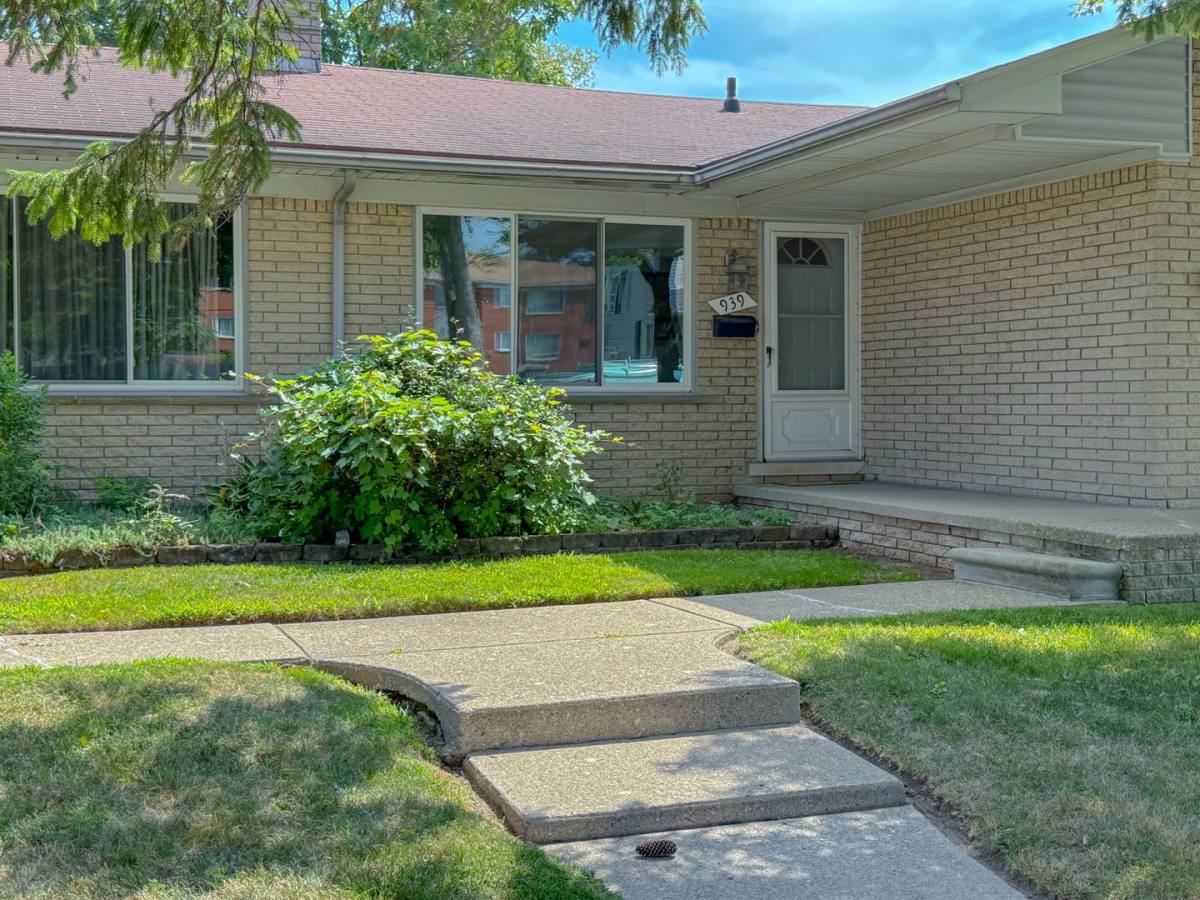 House for rent at 939 3rd St, Wyandotte, MI 48192