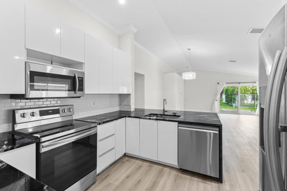 House for rent at 1425 Majesty Terrace, Fort Lauderdale, FL 33327