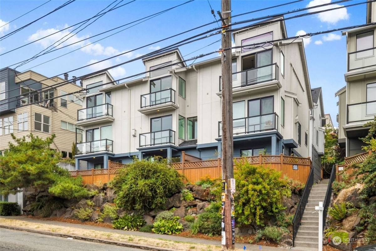 Townhouse for rent at 2042 Eastlake Ave E #B, Seattle, WA 98102
