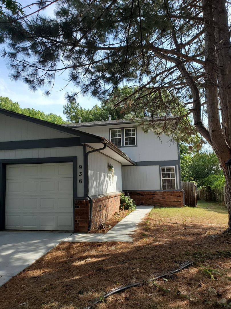 House for rent at 936 S Longfellow St, Wichita, KS 67207