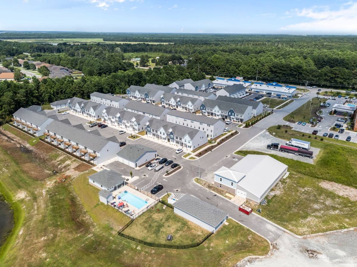 Townhouse for rent at 211 Sandy Cove Lane, Sneads Ferry, NC 28460