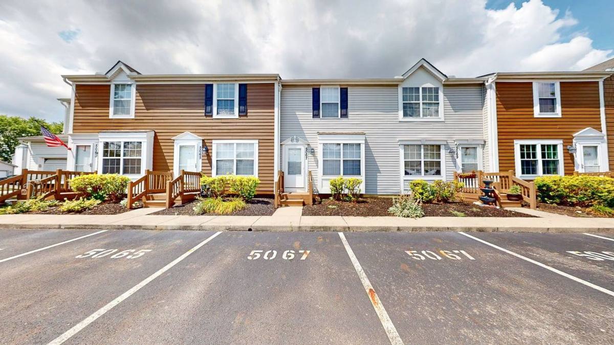 Townhouse for rent at 5067 Stoneybrook Blvd, Hilliard, OH 43026