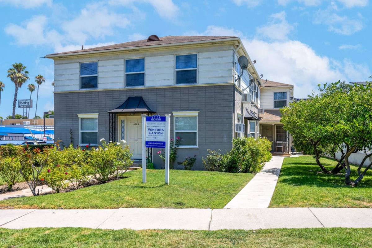 Apartment for rent at 4220 Ventura Canyon Ave, Sherman Oaks, CA 91423