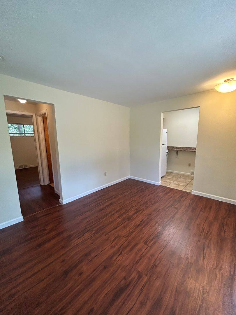 Apartment for rent at 114 McLaughlin Rd, Coraopolis, PA 15108