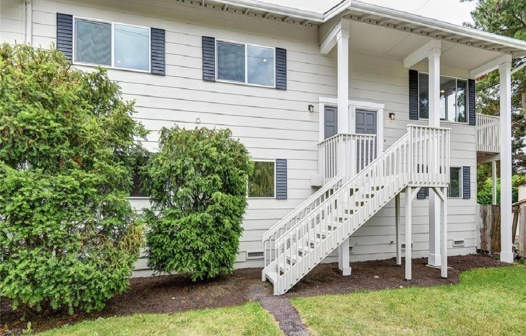 Apartment for rent at 107 N 90th St, Seattle, WA 98103