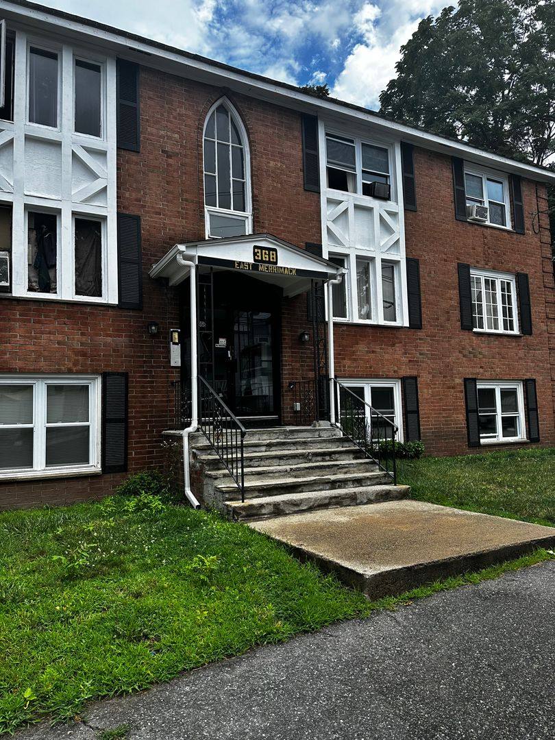 Apartment for rent at 368 E Merrimack St, Lowell, MA 01852