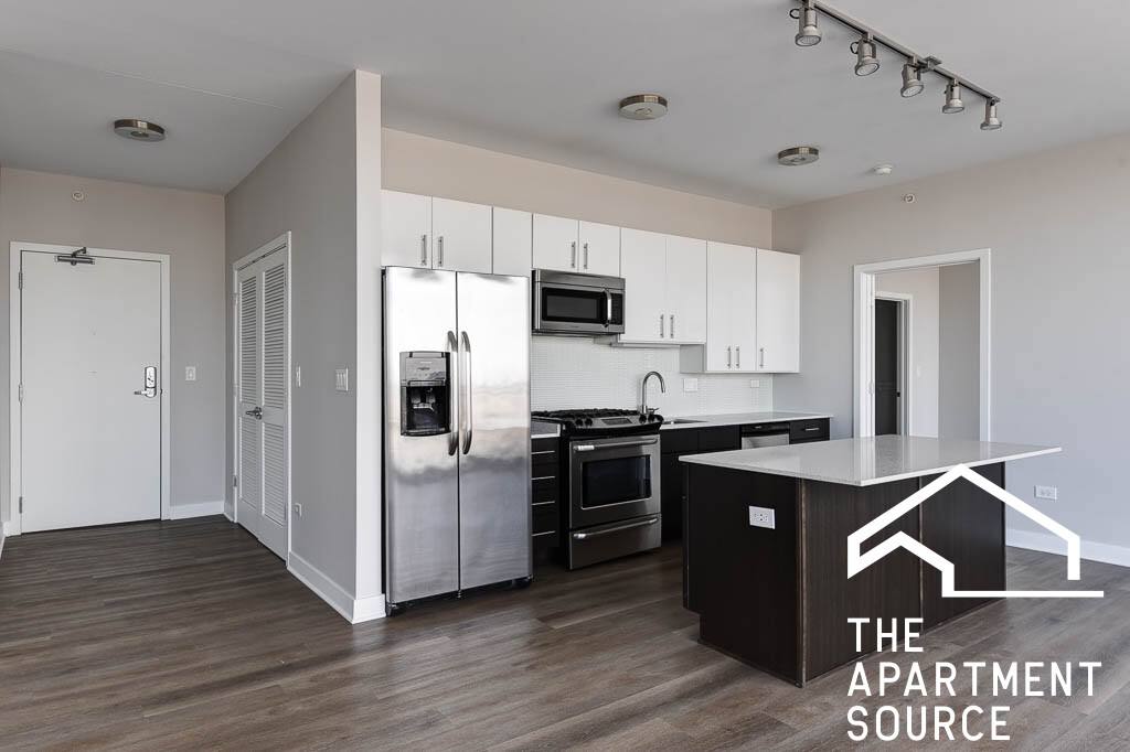 Apartment for rent at 765 W Adams St, Chicago, IL 60661