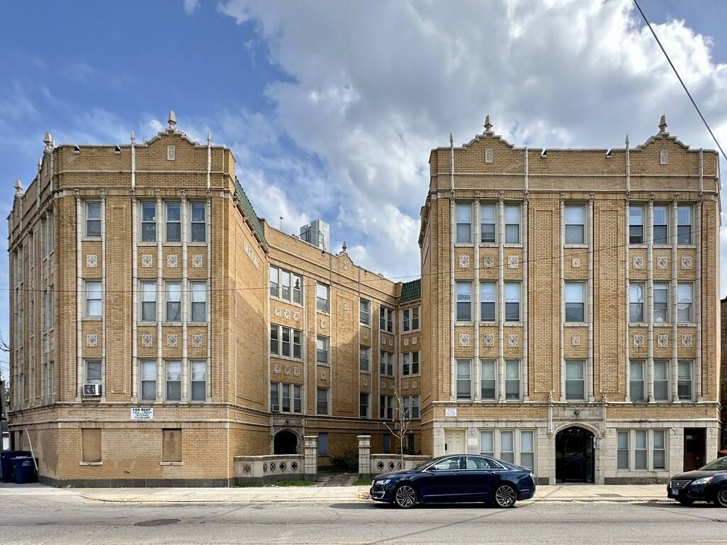 Apartment for rent at 4255 Addison #8Q, Chicago, IL 60641
