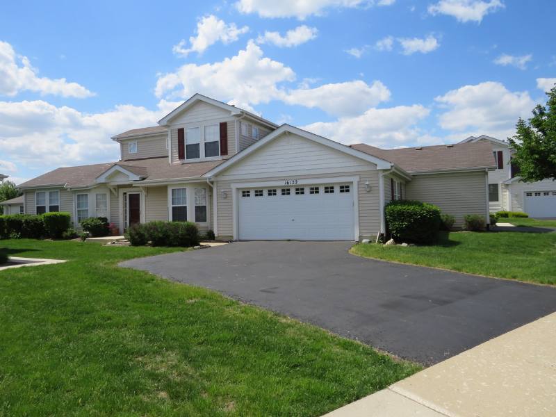 Townhouse for rent at 16122 Ontario St, Crest Hill, IL 60403