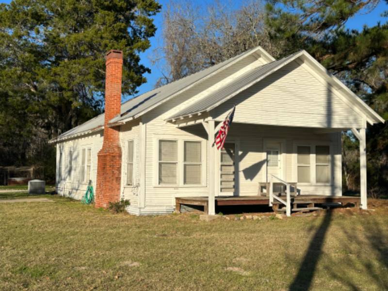 House for rent at 1660 FM 1696 W, Huntsville, TX 77320