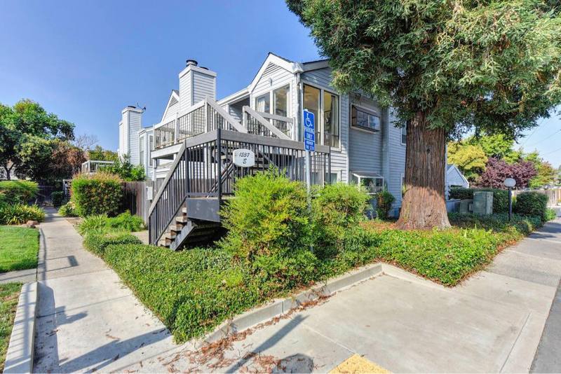 Condo for rent at 1537 Hood Rd E, Sacramento, CA 95825