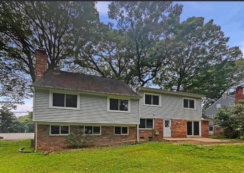 9604 Braddock Rd, Fairfax, VA 22032