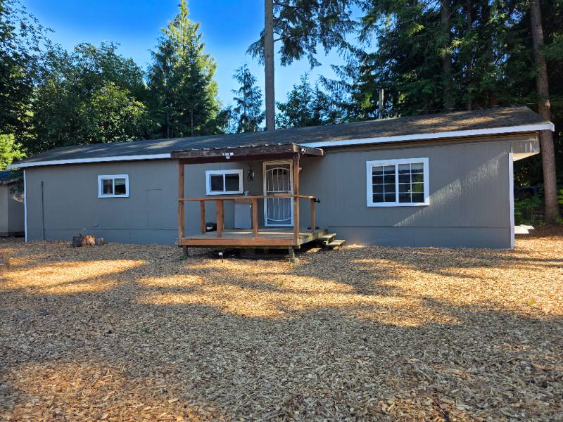 House for rent at 8397 Golden Valley Blvd, Maple Falls, WA 98266