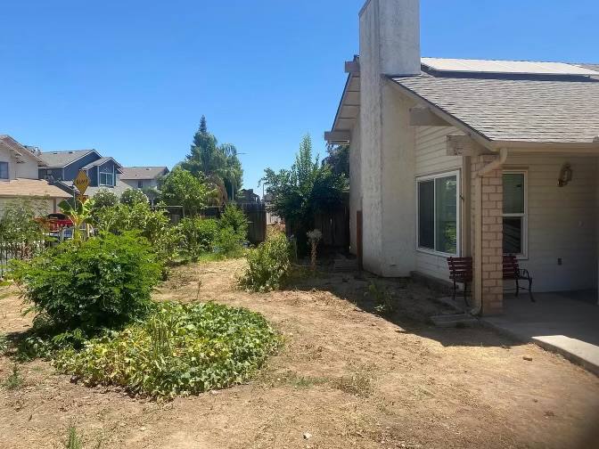 Townhouse for rent at 2220 N Prospect Ave, Fresno, CA 93722