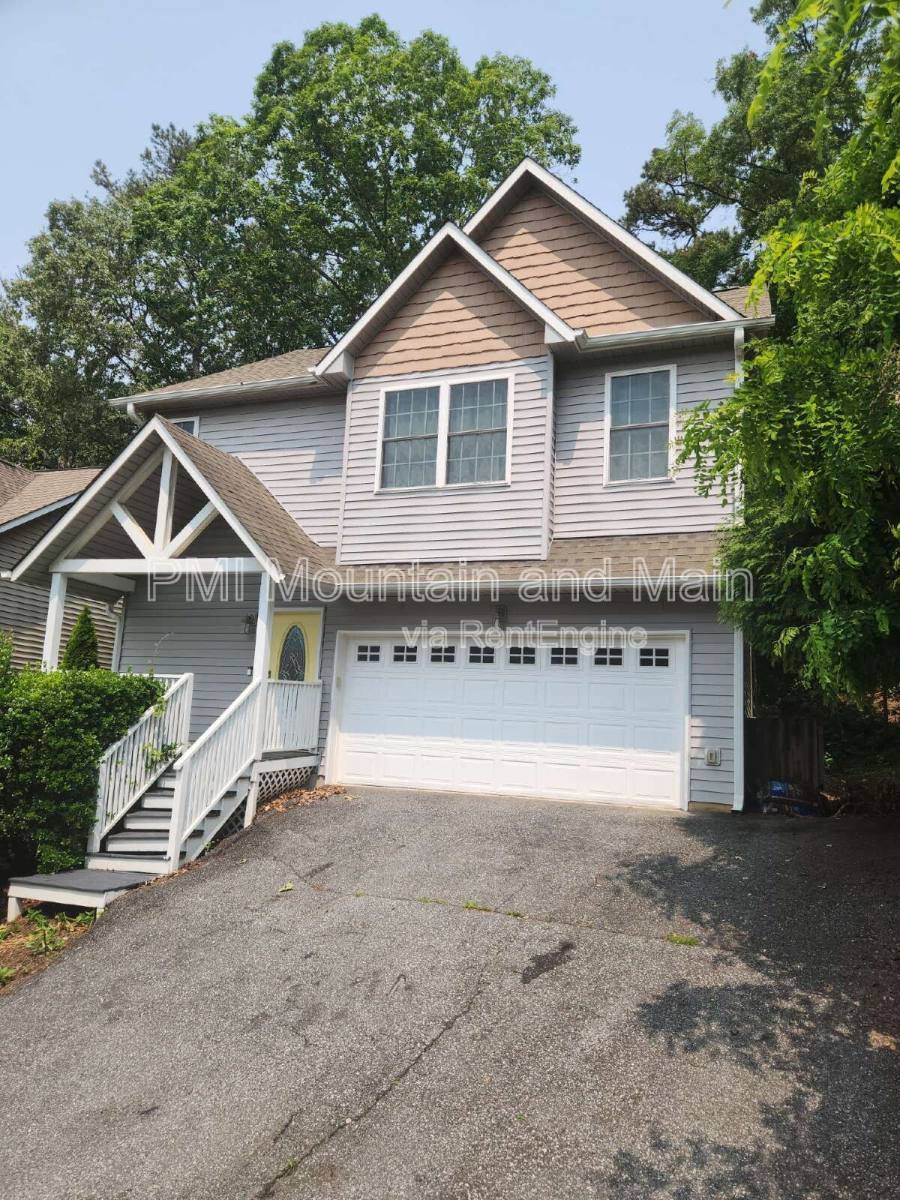 Townhouse for rent at 50 Winterwind Dr, Asheville, NC 28803