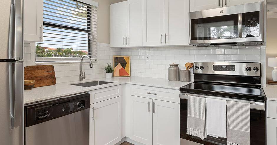 Apartment for rent at Arium Resort Luxury Apartment Homes, 11801 Pembroke Rd, Hollywood, FL 33025