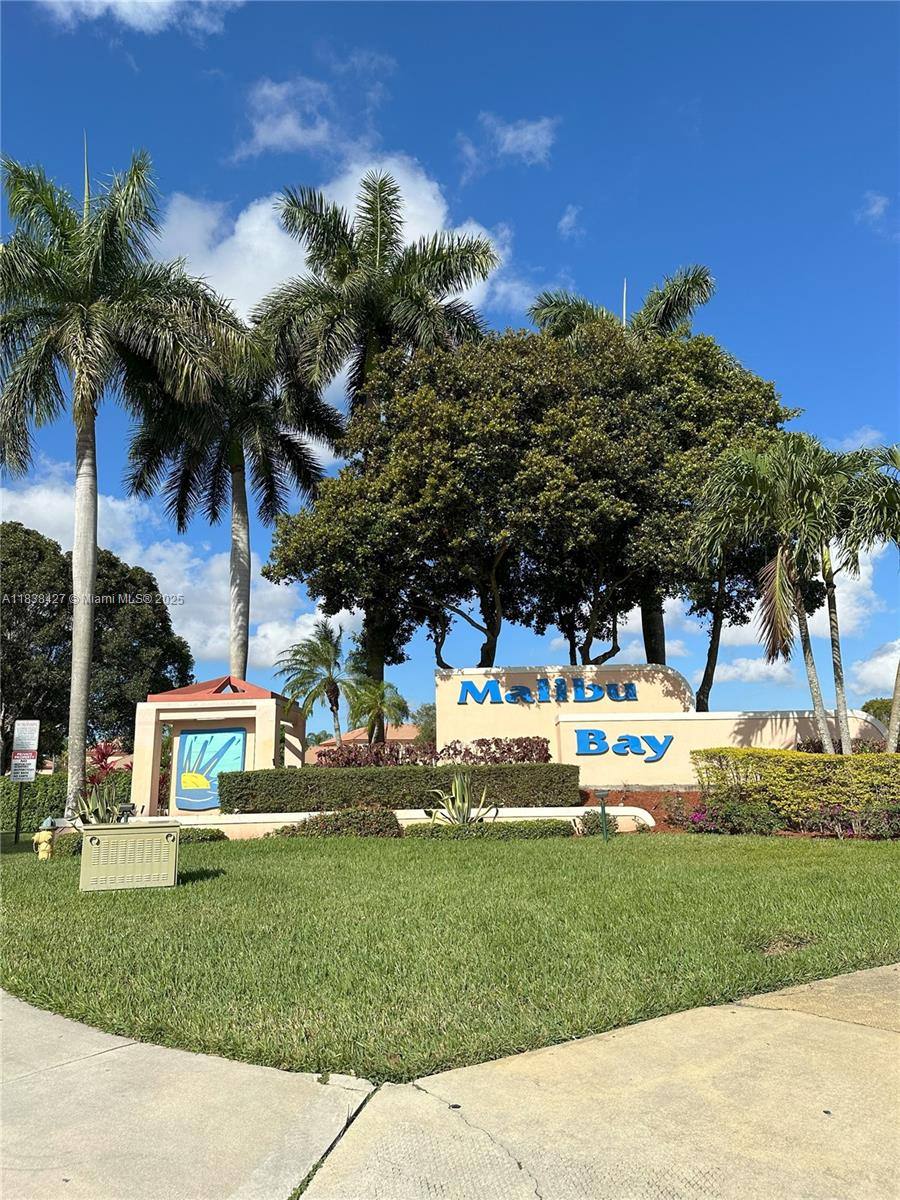 Townhouse for rent at 762 NW 208th Terrace, Hollywood, FL 33029