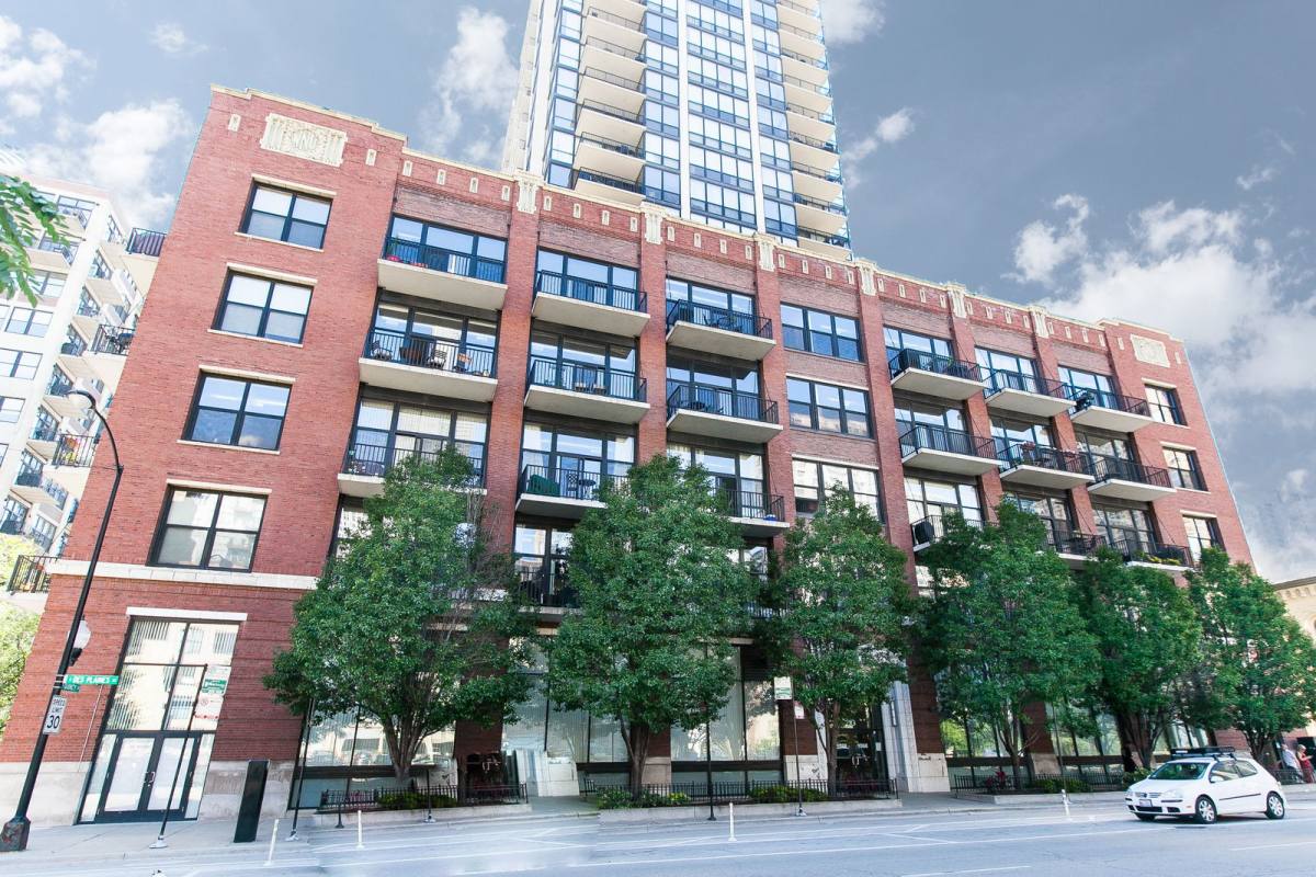 House for rent at 210 S Desplaines St #1011, Chicago, IL 60661