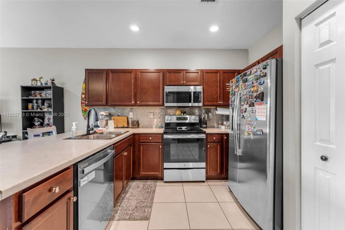 Townhouse for rent at 3763 SE 2nd St, Homestead, FL 33033