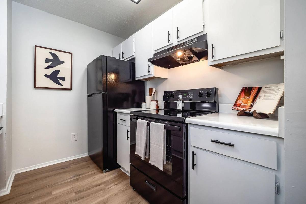 Apartment for rent at The Park at Moss Creek, 5000 Ridgewood Rd, Jackson, MS 39211
