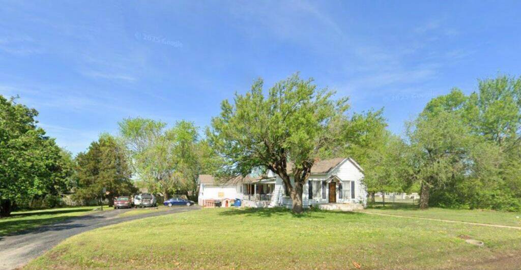 House for rent at 1006 S Highview Ave, Joplin, MO 64801
