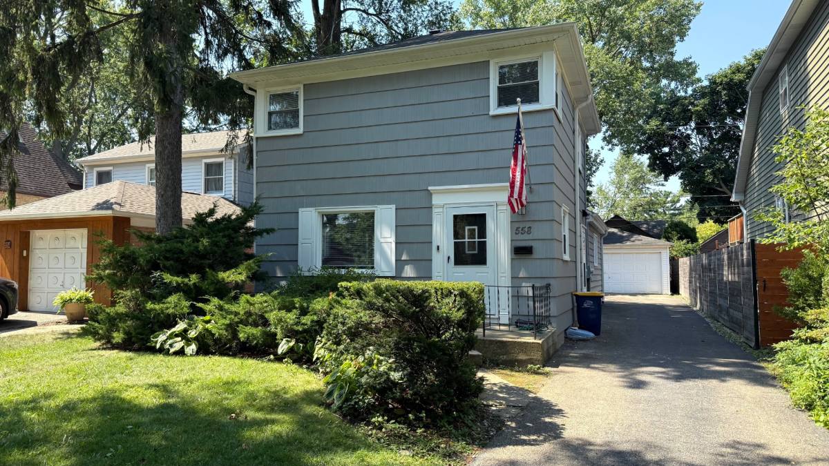 House for rent at 558 Broadview Ave, Highland Park, IL 60035