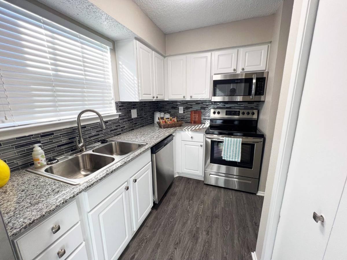 Apartment for rent at Creekside Village Apartment Homes, 3400 W Park Blvd, Plano, TX 75075