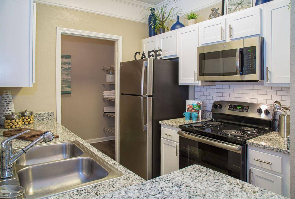 Apartment for rent at 1000 Preston Glen Circle, Canton, GA 30114