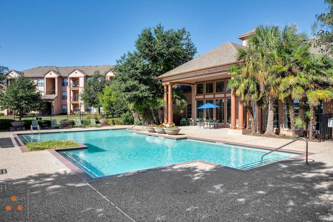Apartment for rent at Blue Lake Villas, 155 Lakeside Dr, Waxahachie, TX 75165