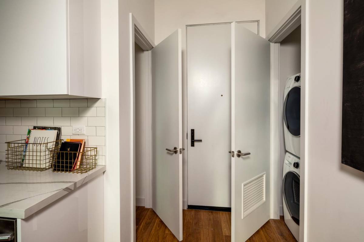 Apartment for rent at 269 Mariposa on 3rd, 269 S Mariposa Ave, Los Angeles, CA 90004