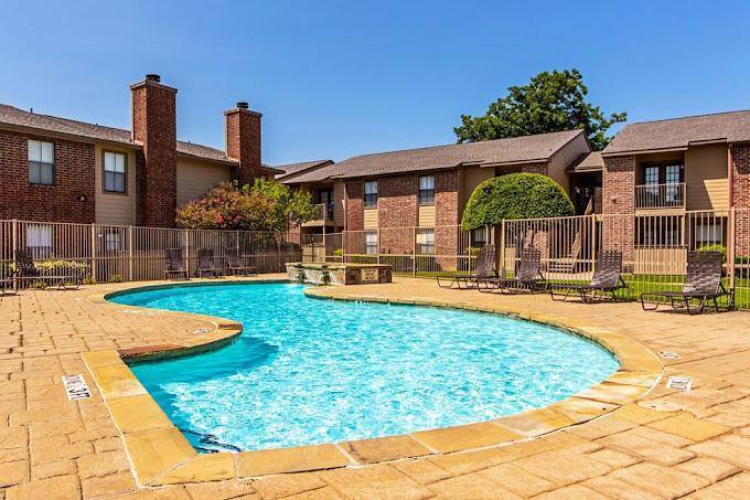 Apartment for rent at 501 E Pioneer Parkway, Grand Prairie, TX 75051
