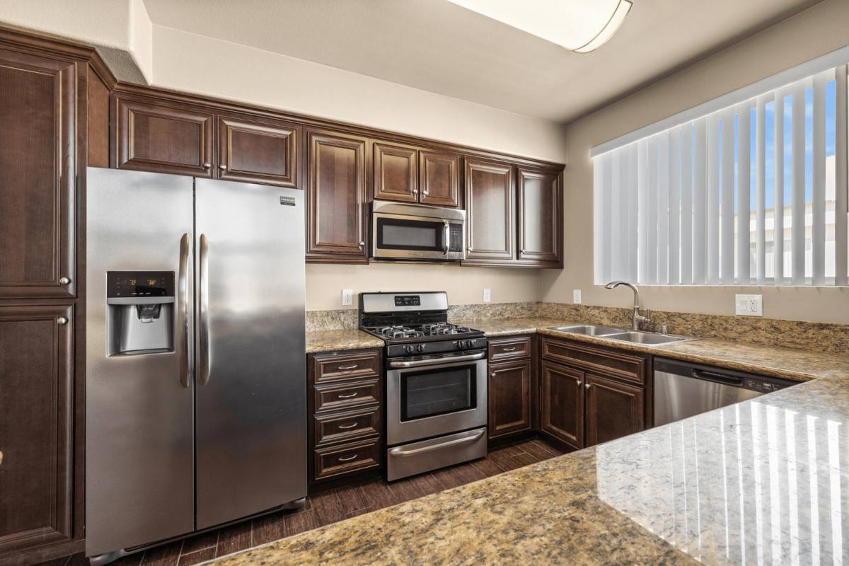 Apartment for rent at Le Blanc, 21501 Roscoe Blvd, Canoga Park, CA 91304