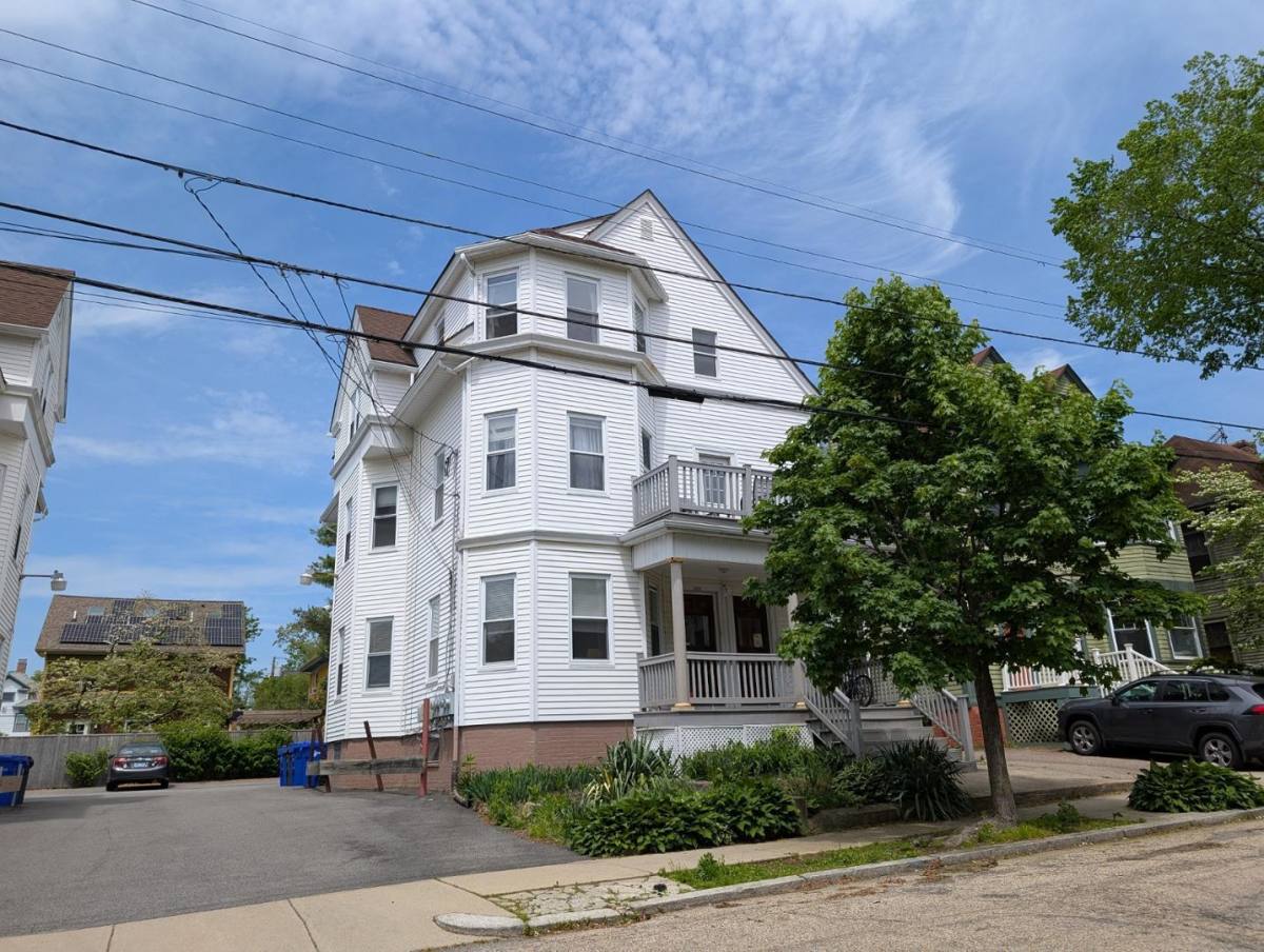 Apartment for rent at 228 Pleasant St, Providence, RI 02906