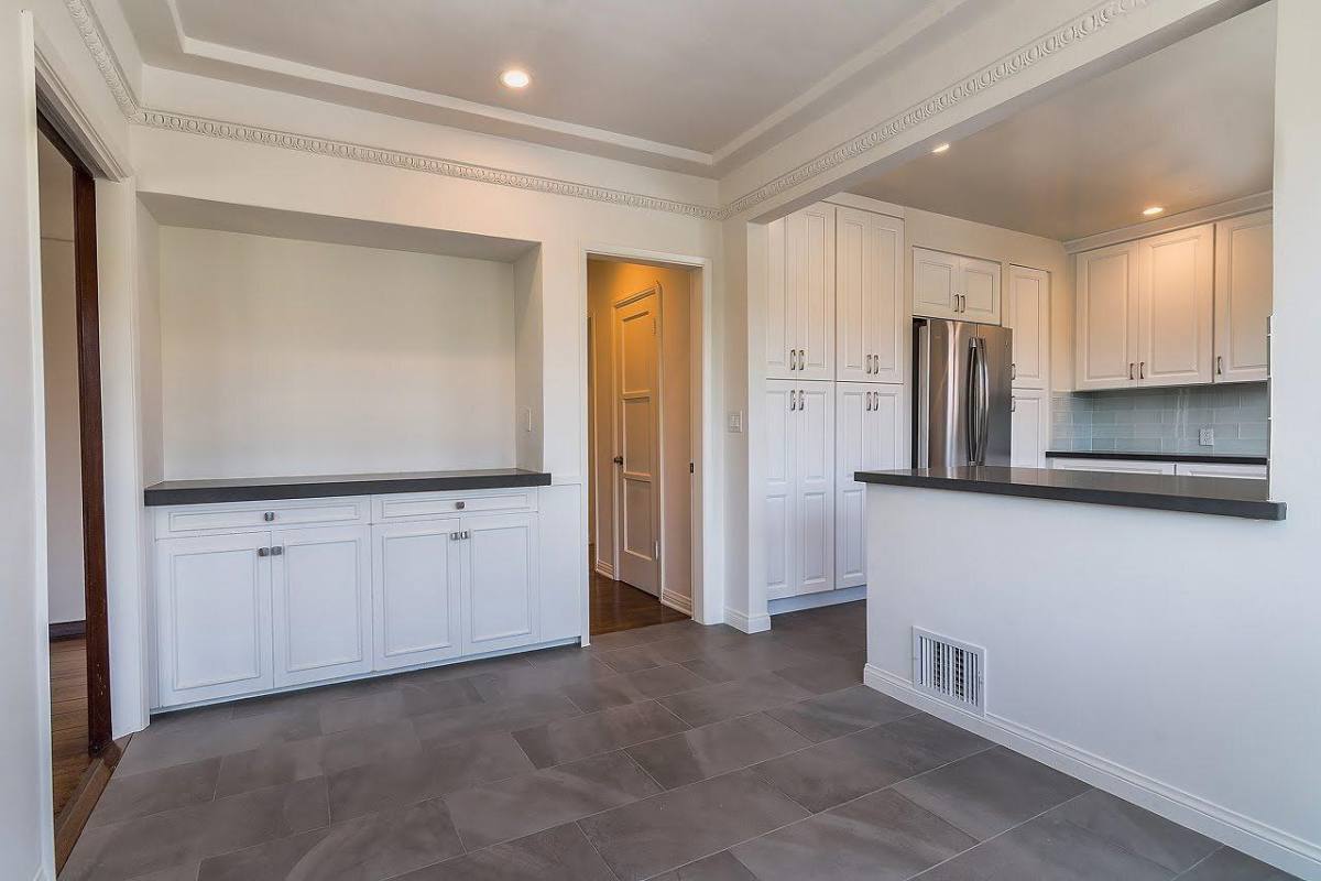 Apartment for rent at 201 S Detroit St, Los Angeles, CA 90036