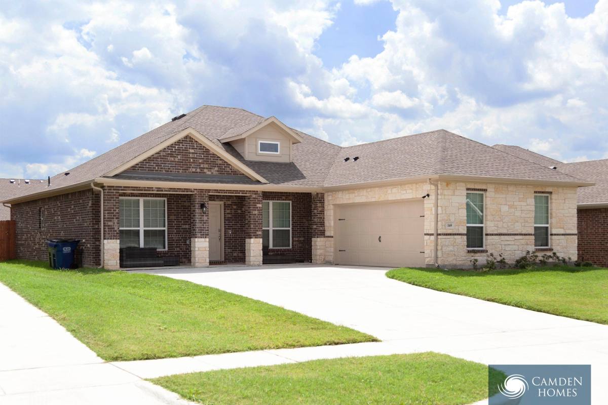 House for rent at 1435 Waterview Dr, Waxahachie, TX 75165