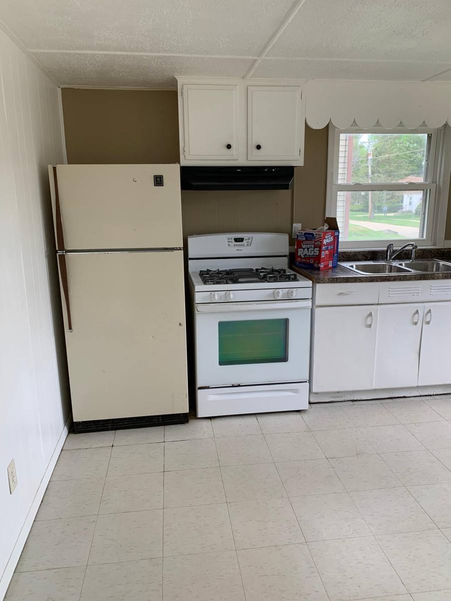 House for rent at 411 W Roosevelt #1, Freeport, IL 61032