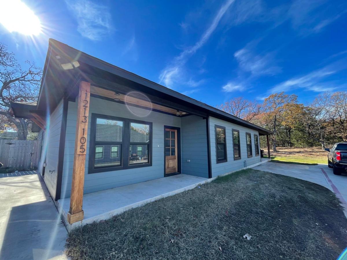House for rent at 1215 Oak Dr, Denison, TX 75020