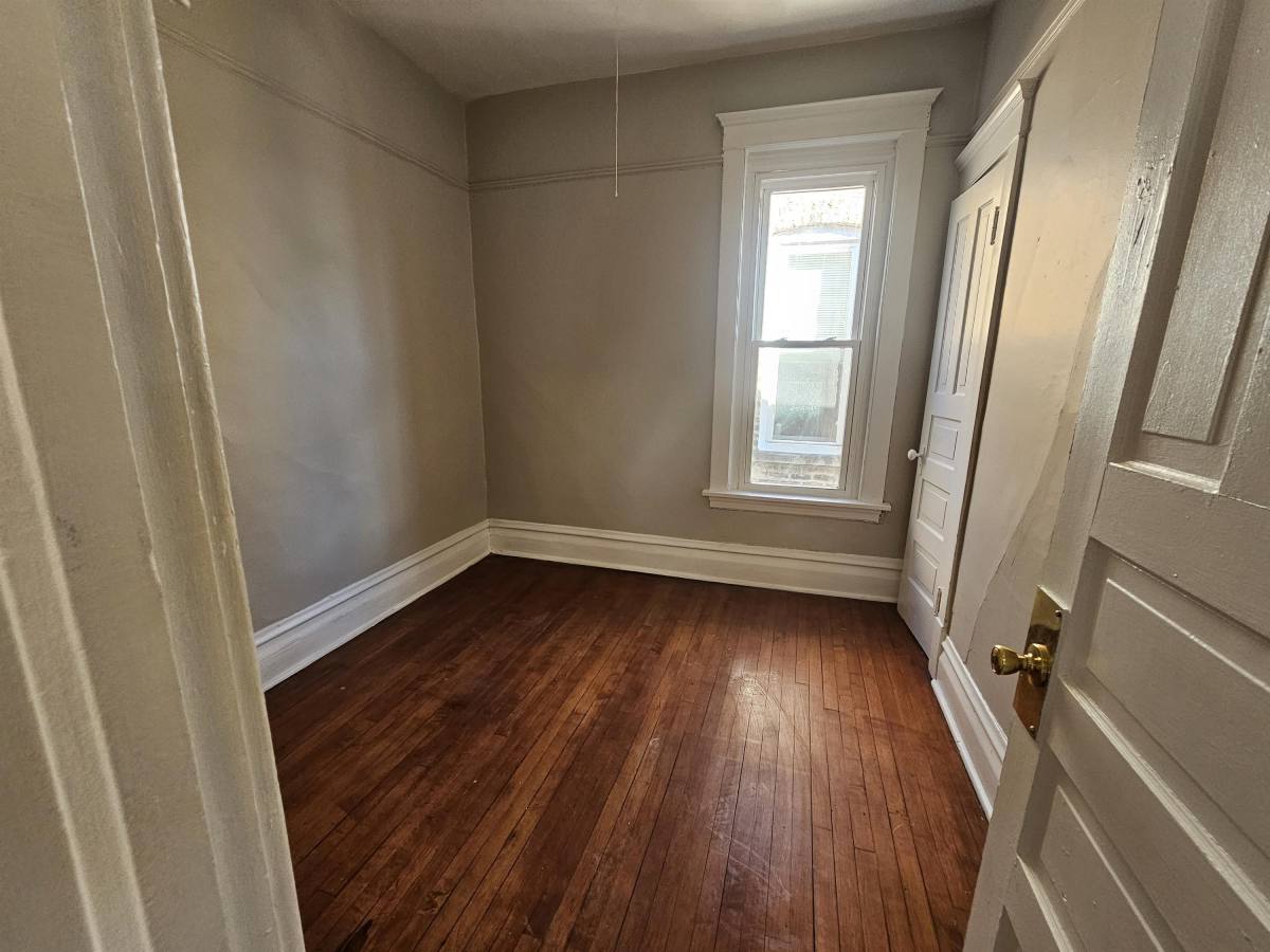 Apartment for rent at 919 W Garfield Blvd, Chicago, IL 60621