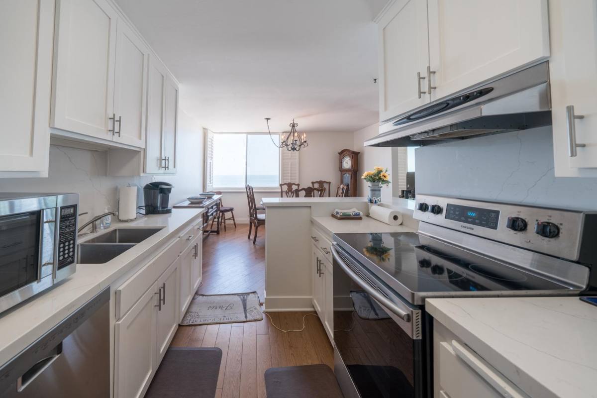 Condo for rent at 909 Coast Blvd #21, La Jolla, CA 92037