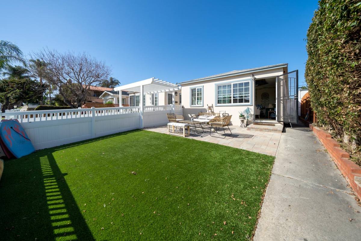 House for rent at 1950 Reed Ave, San Diego, CA 92109