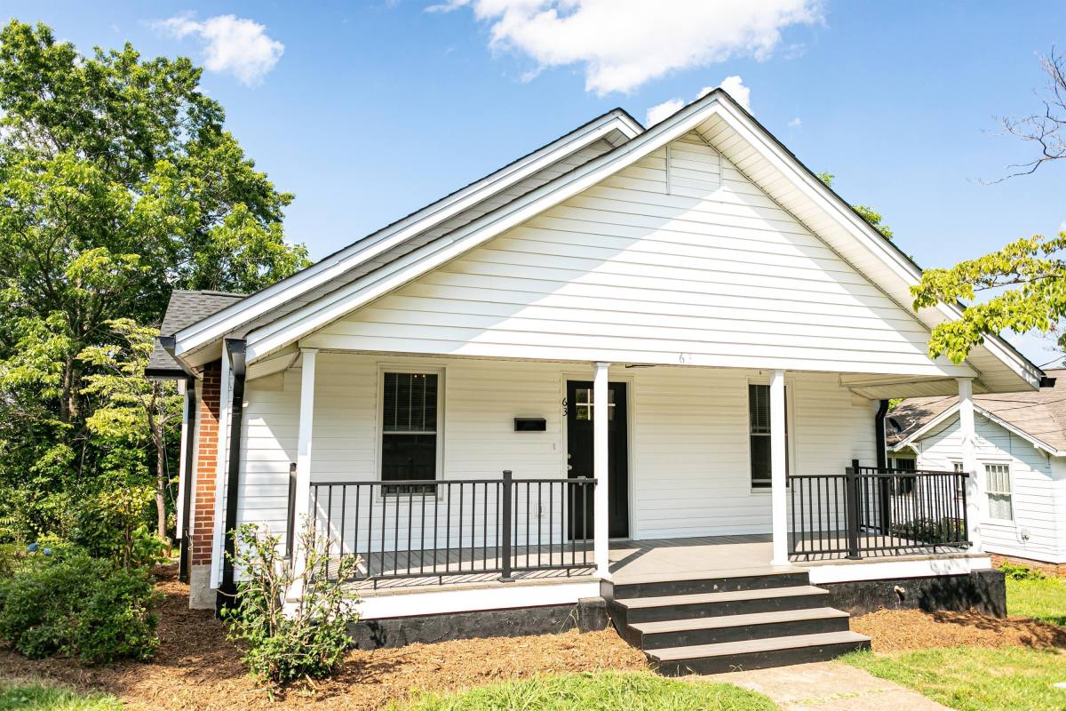 House for rent at 63 8th St SE, Hickory, NC 28602