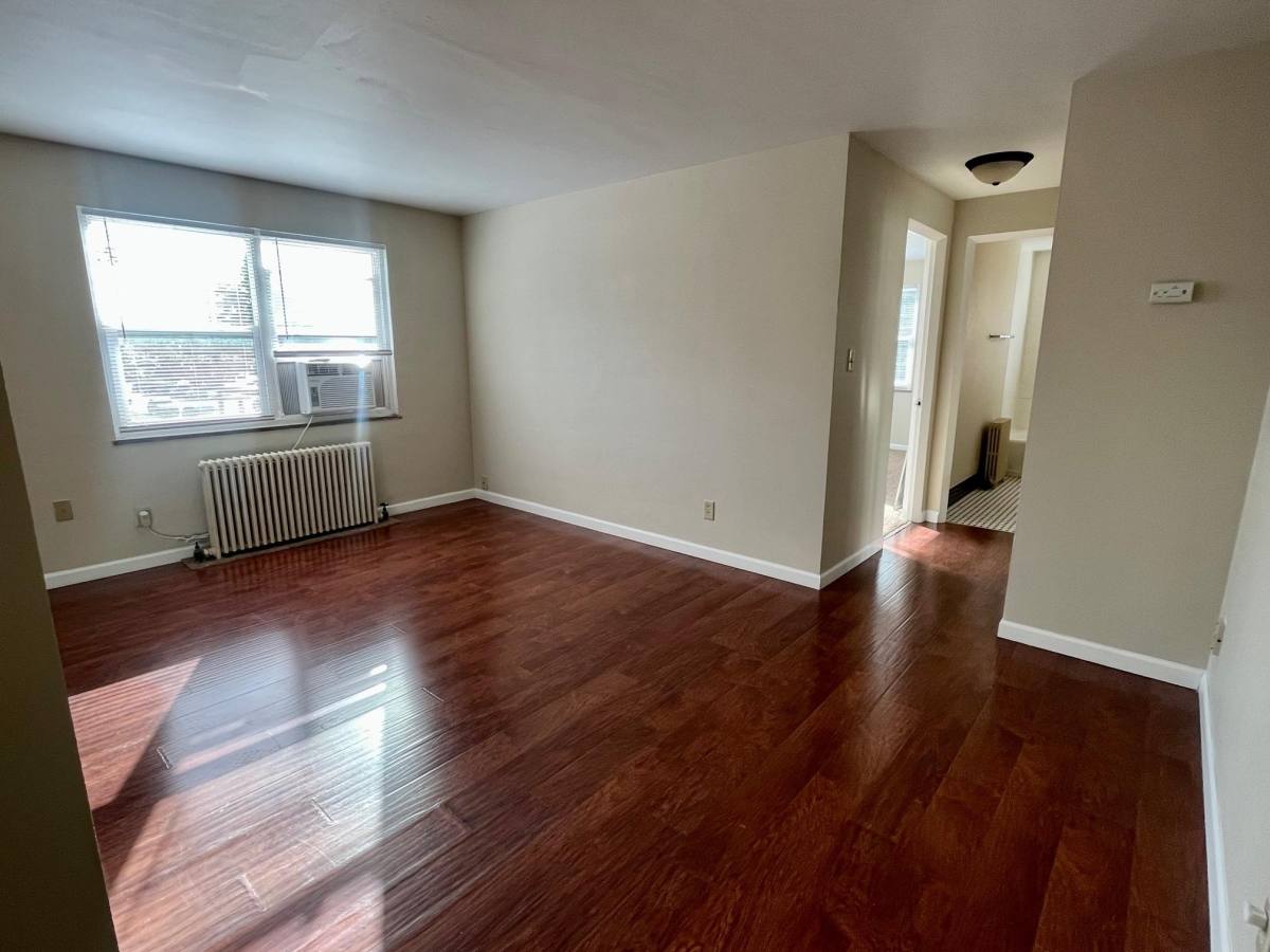 Apartment for rent at 945 S 4th St #8, Springfield, IL 62703
