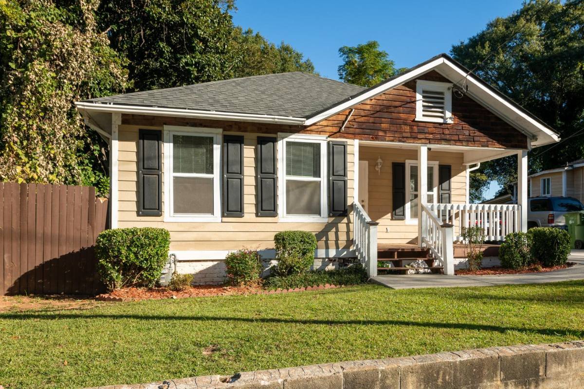 House for rent at Estes Drive, 971 Estes Dr SW #A, Atlanta, GA 30310