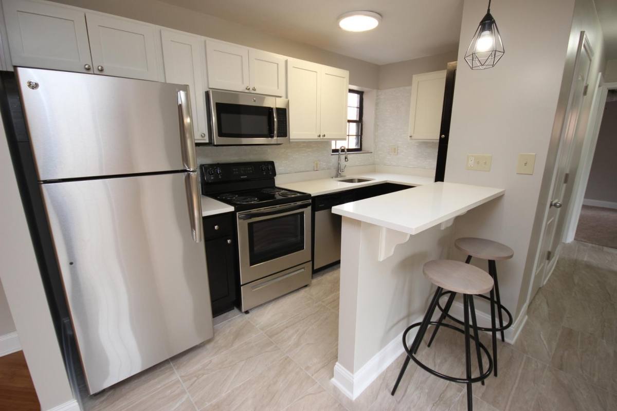 Apartment for rent at Shadyside, 5925 Fifth Ave, Pittsburgh, PA 15232