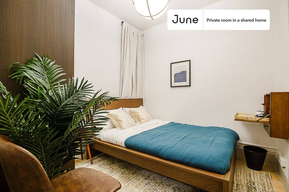 Apartment for rent at 336 W 47th St, New York, NY 10036